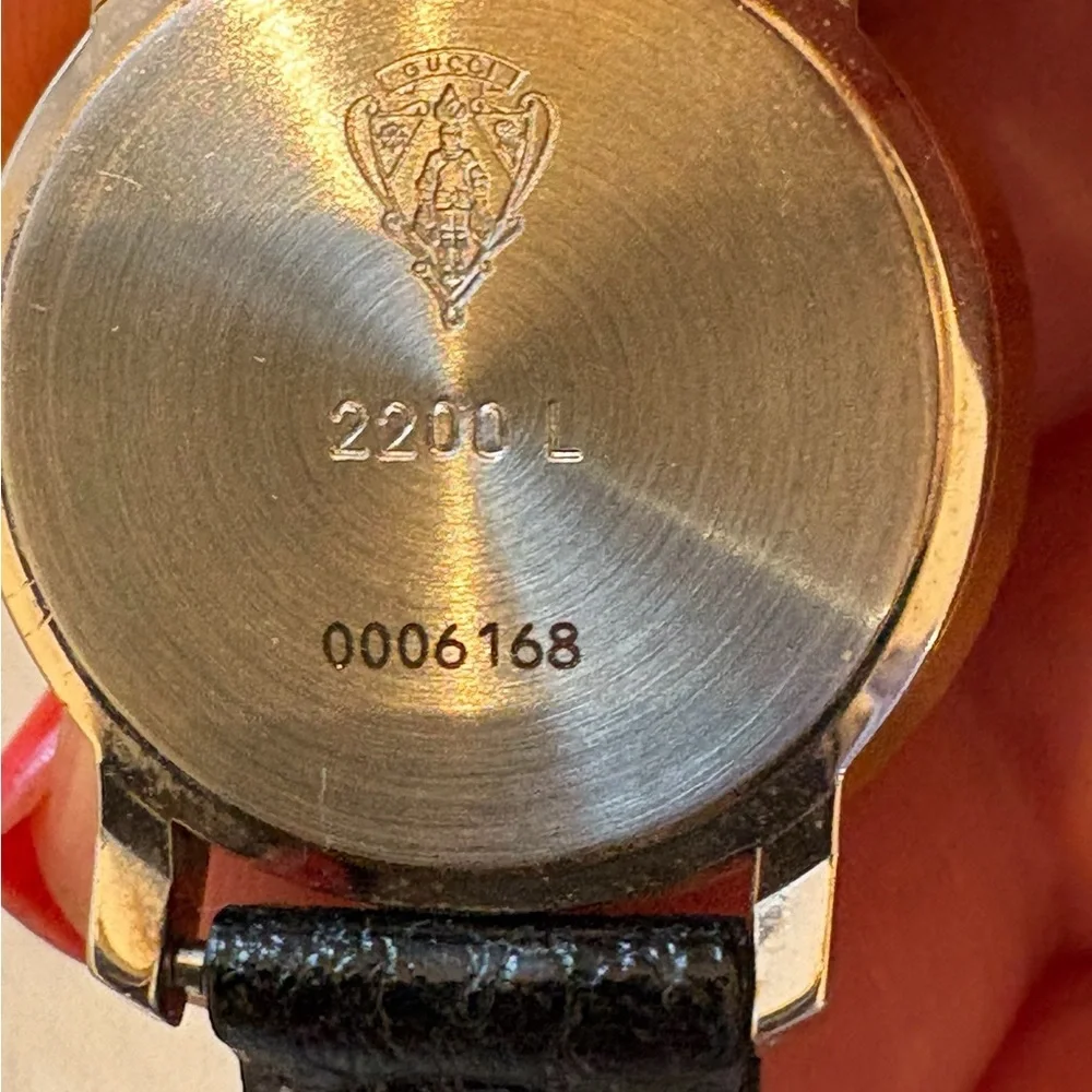 Vintage Gucci Gold and Black Roman Numeral Watch Swiss Made - Picture 13 of 13